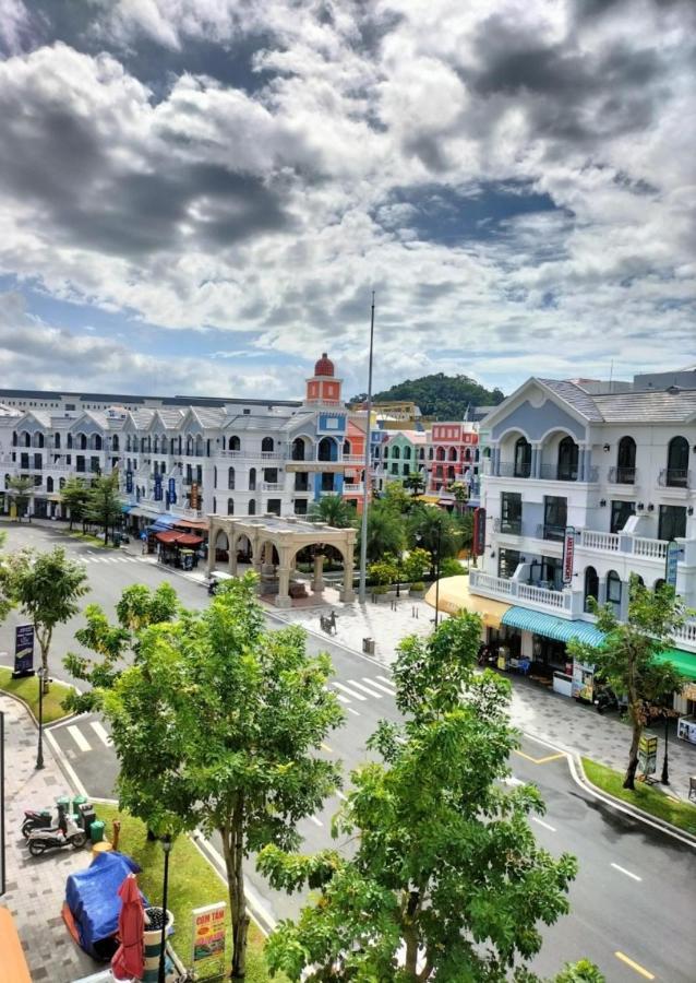 Bistro Hotel Grand World Phú Quốc Exterior foto
